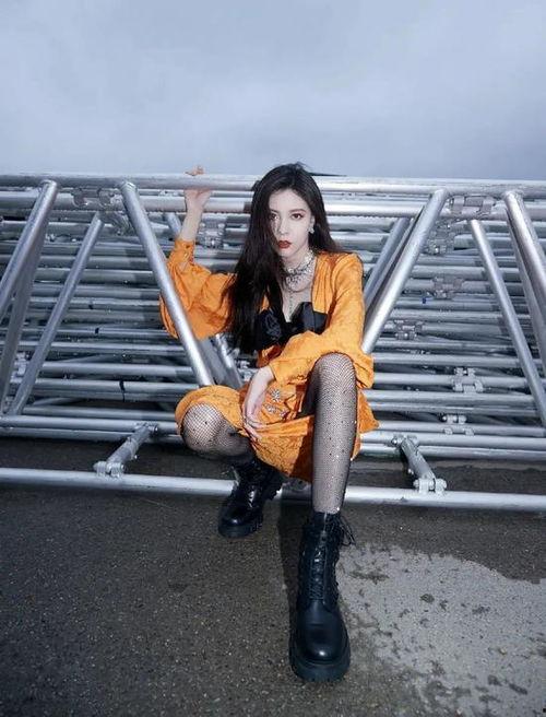 明星黑丝袜穿搭.电影下载,黑丝袜穿搭指南与热门电影下载推荐